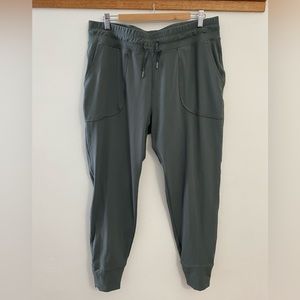 Shambhala joggers - green